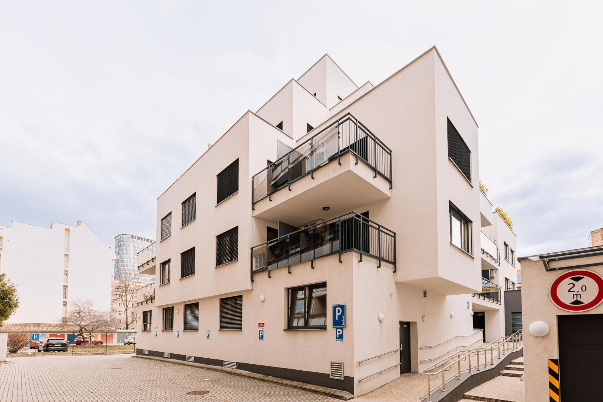 Skau 1 Old Town Family & Business Apartment Free Parking Bratislava Exteriér fotografie